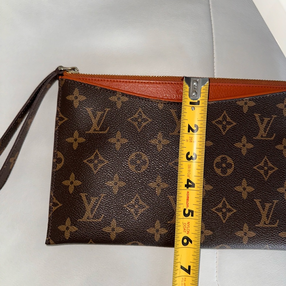 Louis Vuitton Brown Monogram Wristlet Bag, like new - Picture 16 of 17